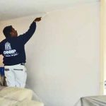 Comment peindre les murs sans toucher le plafond
